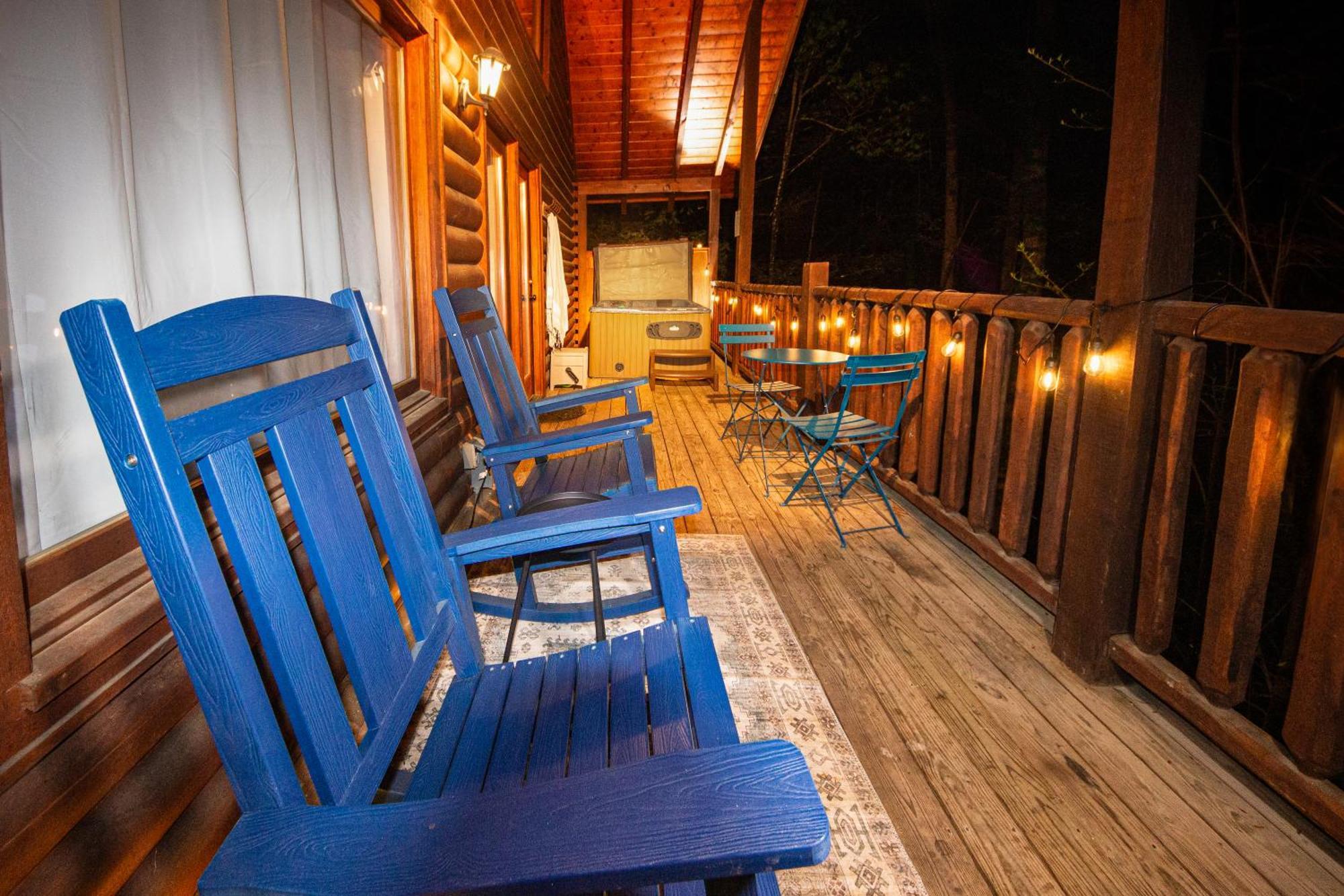 Love Me Tender Studio Cabin Sevierville Room photo