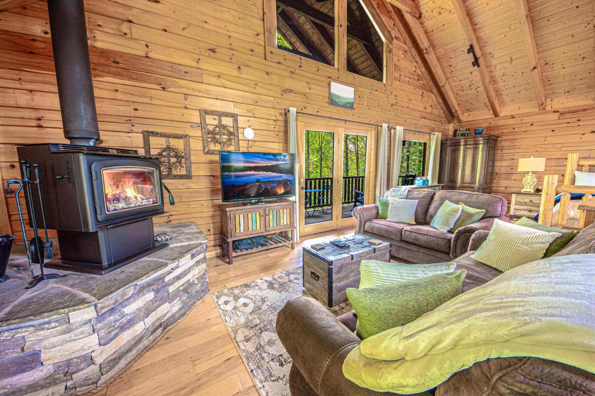 Love Me Tender Studio Cabin Sevierville Room photo